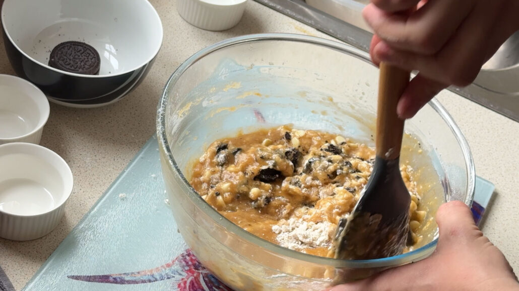 fold in the cookies and white chocolate chunks for banana bread
